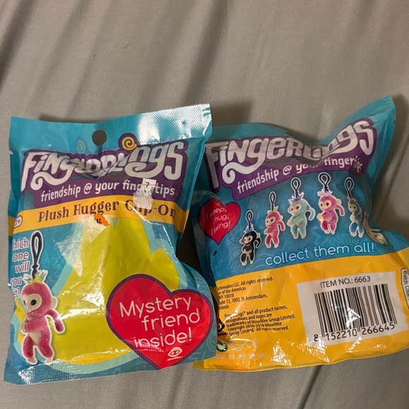 Fingerlings Plush Hugger Clip-On -Mystery Pack-set of two - Picture 1 of 7